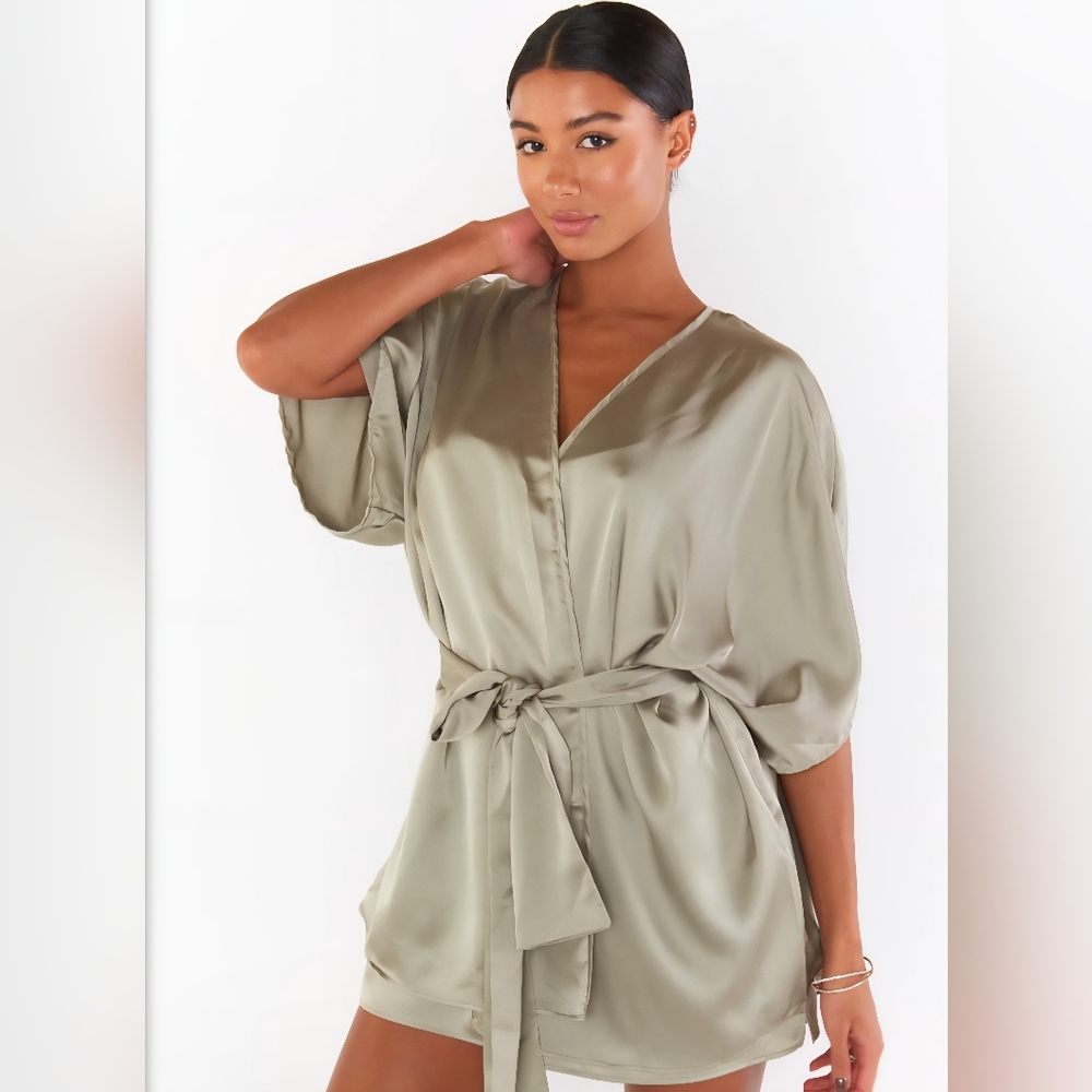 Show Me Your MUMU Olive Freen Elegant Satin Kimono Lsunge Short Robe Sz M